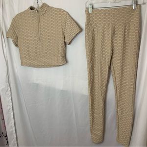 Never worn, like new but no tags. Size Small-medium